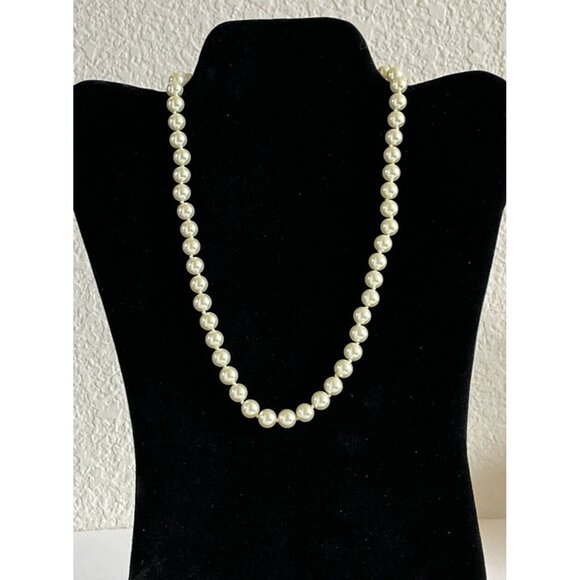 Vintage 8mm Faux Pearl Necklace 18 Inch with Gold Tone Clasp Elegant Wedding GUC - Picture 5 of 5